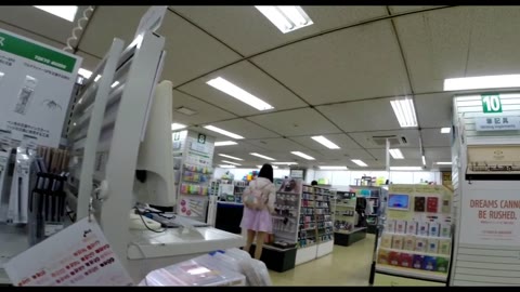 清楚なお姉さんは食い込みTバック