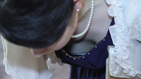 結婚式会場でモデル級美女！！パンチラも胸チラも！！