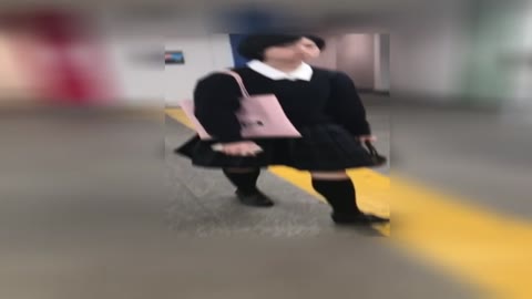 押付け痴漢被害にあう制服ちゃん