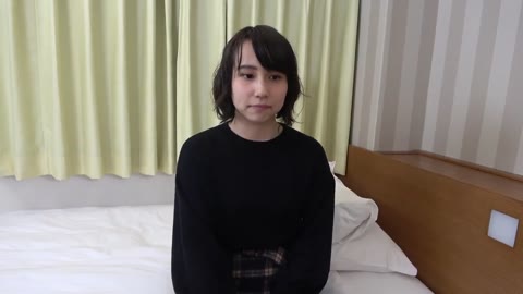 緊張気味の苦学生れいなちゃん　中だし