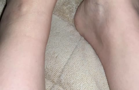 【隠し撮り】下着で寝ている彼女