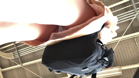 私服お姉さんパンチラ逆さ撮りNo.17