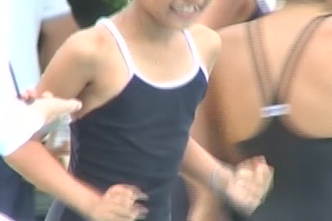 スクール水着で美少女達が水泳大会 3