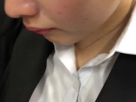 美人で色っぽいリクスーちゃんに押付け痴漢