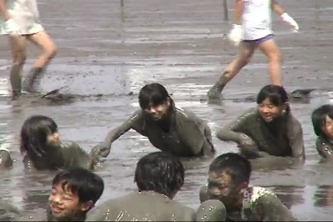 干潟でどろんこ　1　小中学生