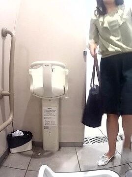 OLさんが昼休みにうんこします
