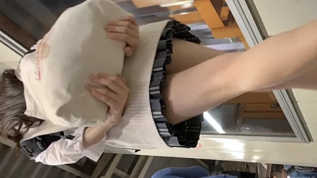 JK 生足 パンチラ 37 [1.3GB]