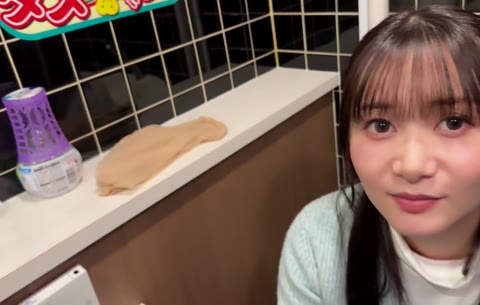 坂道系にいそうなルックスなのに性格は純朴で常にニコニコと笑顔を振りまいてくれる22歳専門学生。清楚な顔してテク有り唾液たっぷりにねっとり高速ノーハンドフェラに思わずトイレ内で口内発射。