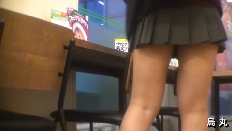 大人びた女子●生が電車で悪戯痴漢！パイパンマンコを電マでしつこく刺激！お口とマンコを弄ばれて最後は中出し！