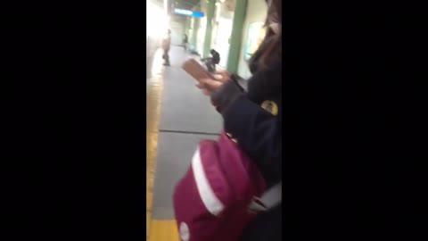 県立S高校激ミニ青チェックKめくり盗撮！！