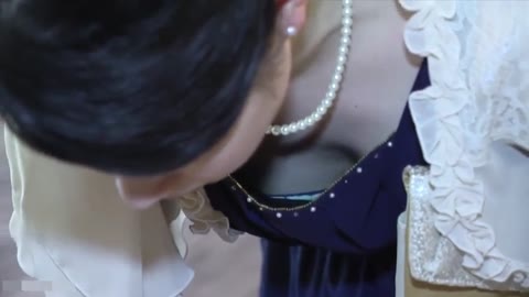 結婚式の胸チラ《美人》