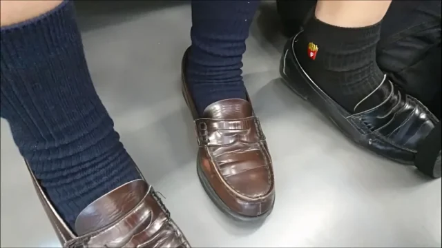 【スカートチラ撮り】目線最高!スマホをそのままつっこんで本人に撮りバレするww 登下校女子vol.159 [540MB]