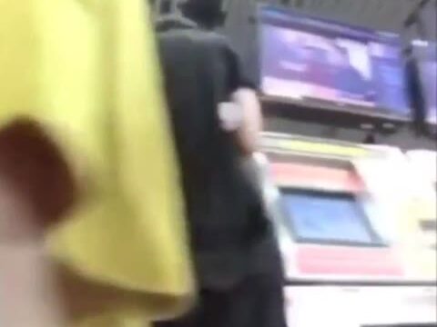 逆さパンチラ接写盛り合わせ　子連れ・外人さん