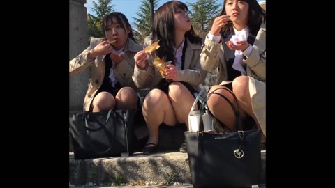 超貴重な全員ＯＬお座りシーン！！！