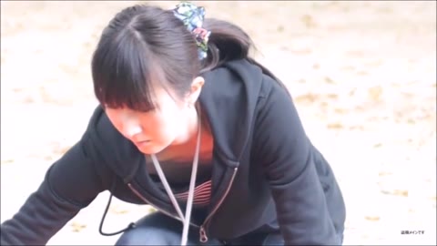 2名のペチャパイタンクトップ胸チラ