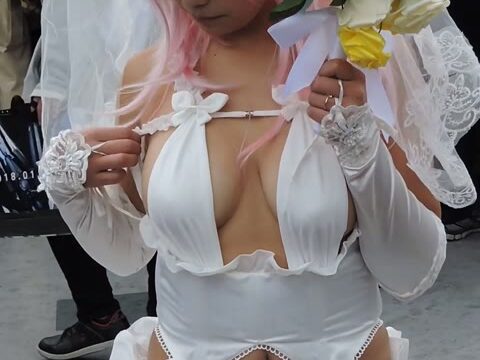 コスプレ2017冬純白衣装巨乳おっぱいを寄せる露出へそ出し【動画】イベント編 3835
