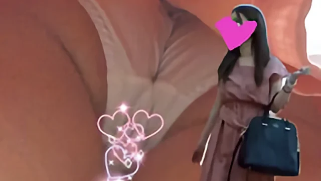 立ち読み女子大生を盗撮 [111MB]