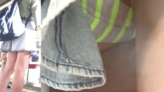 パンチラ盗撮 女子大生 縞パンツが蛍光色 超接近撮影 [152MB]