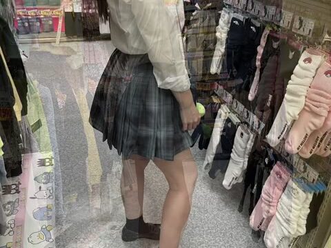 Student-Style Voyeurism 87