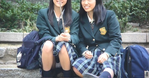 女子高生２名　リトルフラワー柄＆ストライプ柄