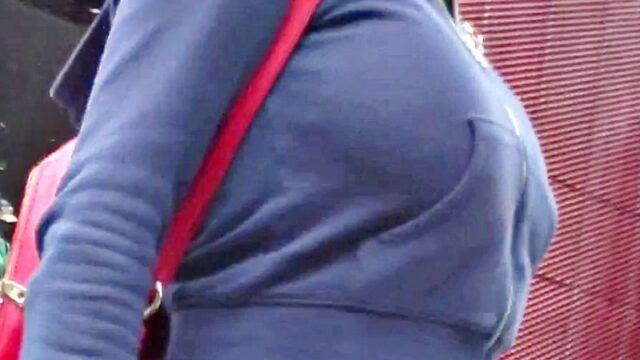 ロン爺の４Ｋピタパン女385　パーカーじゃ収まりきらない爆乳編