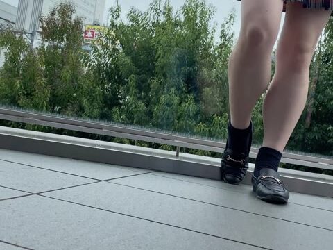 A high school girl's white thighs