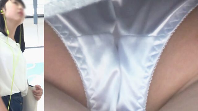 [★新作][★顔出し]パンチラ盗撮 清楚系女子大生 白パンツに限界まで超接近 デニムミニスカの中を強引撮影 [33MB]