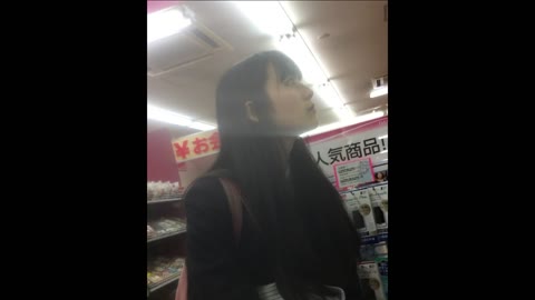 アイドル顔負けのJKにパンチラから精子かけ