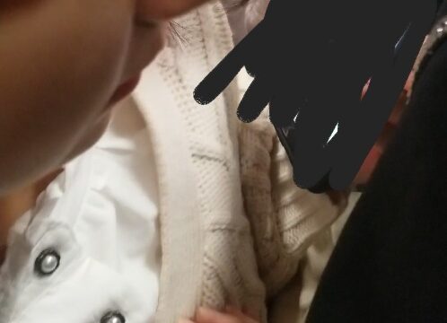 【再販】めちゃ可愛い巨乳白ニット胸痴漢