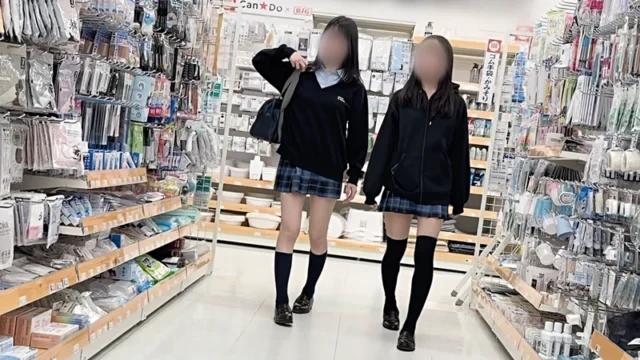 【パン撮記44】2人の制服女子!かわいいパンツ並べて激写!無防備おまたぷにっぷに! [960MB]