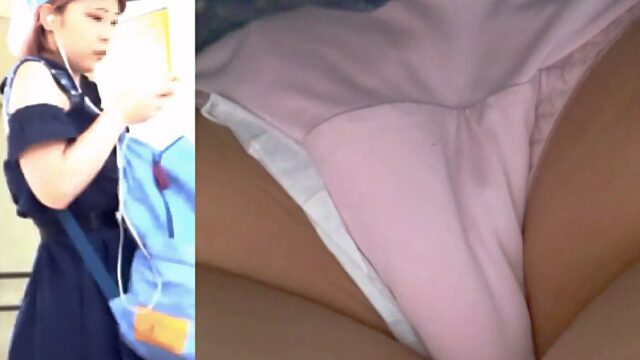 [★新作][★顔出し]パンチラ盗撮 ミニスカギャル ピンクパンツに限界まで超接近 ナプキン付き [30MB]