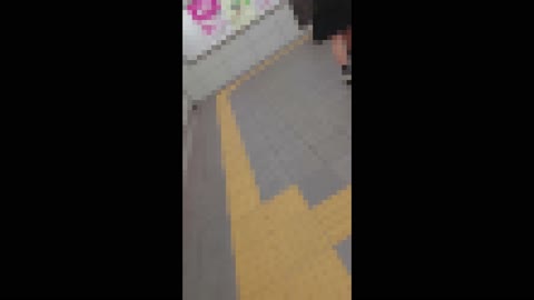 [自宅晒し/暴れる爆乳]夜勤帰りのあのOLを狙った早朝ラッシュ集団合同痴〇。5人がかりで乱し堕とす。